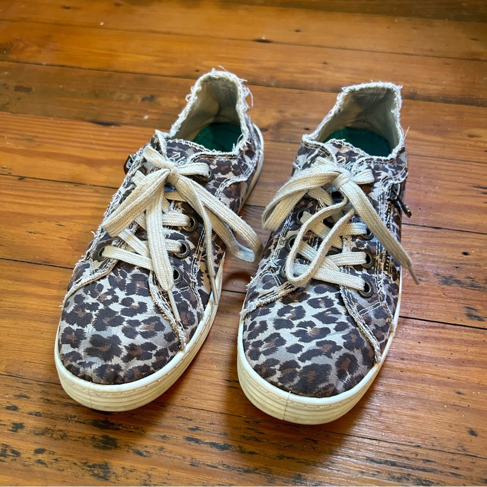Cute Leopard Blowfish Tie Tennis Shoes Size 7.5